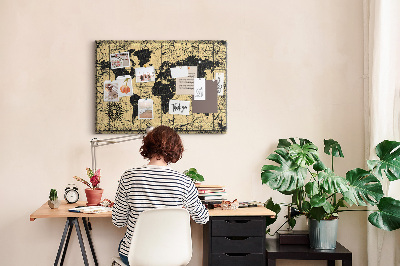 Prikbord met een oude wereldkaart in zwart en goud