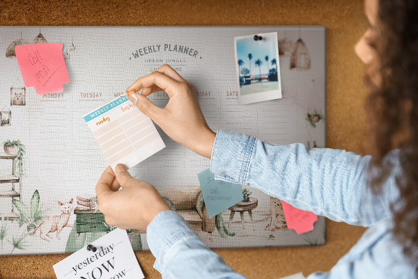 Weekplanner van kurk in huiselijke stijl