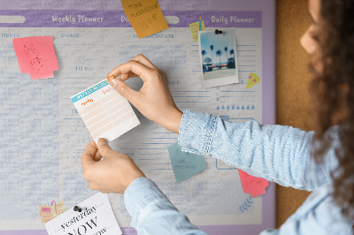 Kurkbord weekplanner met kleurrijke accenten