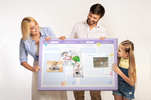 Kurkbord weekplanner met kleurrijke accenten