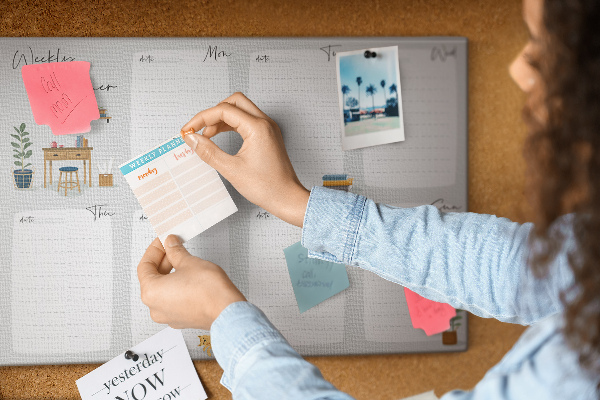 Prikbord weekplanner met plantenaccenten