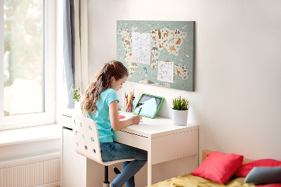 Prikbord met dieren van de wereld op een kleurrijke kaart