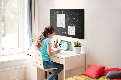 Prikbord wereldkaart op een zwarte achtergrond
