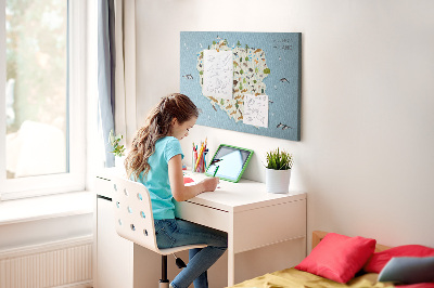Kurkbord met een kleurrijke kaart van de Poolse fauna