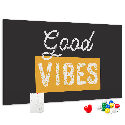Kurkbord met een positieve boodschap op een donkere achtergrond