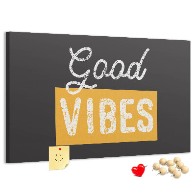Kurkbord met een positieve boodschap op een donkere achtergrond