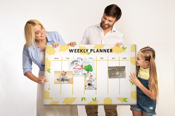 Weekkalender met een citroenmotief en kurk prikbord