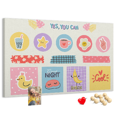 Prikbord met kleurrijke motieven en positieve slogans