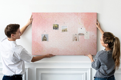 Prikbord roze achtergrond met subtiele gouden accenten
