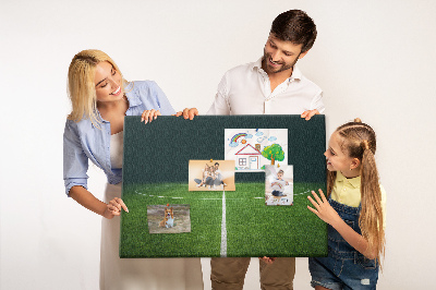Kurk prikbord voetbalveld met belijning en gras