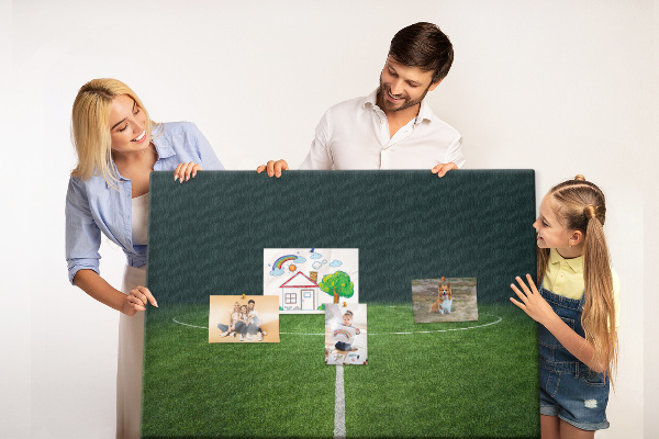 Kurk prikbord voetbalveld met belijning en gras