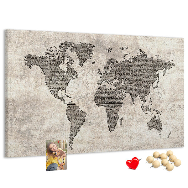 Prikbord met een wereldkaart en krantentextuur