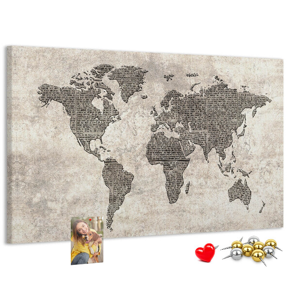 Prikbord met een wereldkaart en krantentextuur