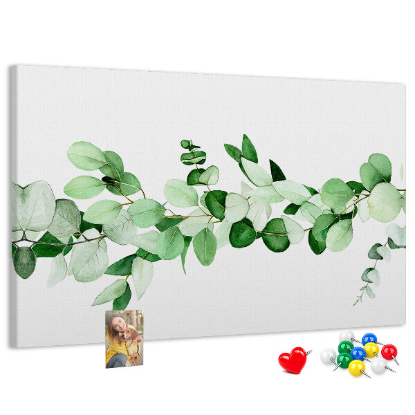 Prikbord met groene bladeren op een lichte achtergrond