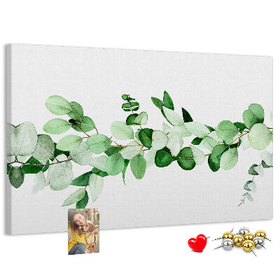 Prikbord met groene bladeren op een lichte achtergrond