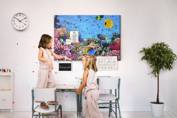 Prikbord met een tropische wereld vol onderwaterkleuren en vissen