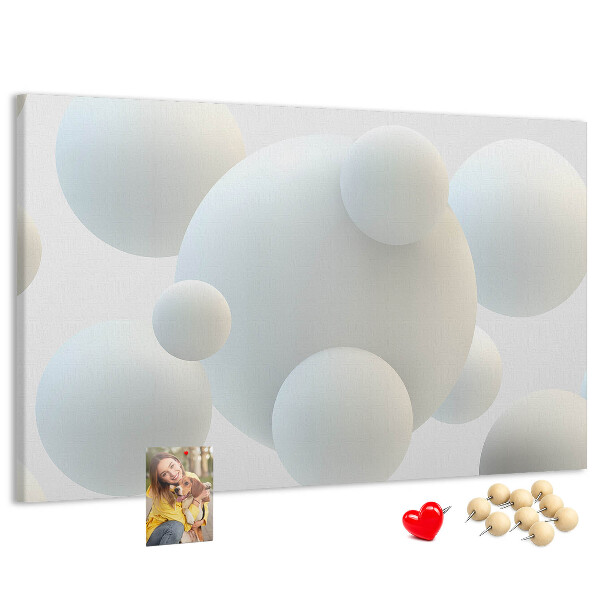 Kurk prikbord met witte ballen op een lichte achtergrond