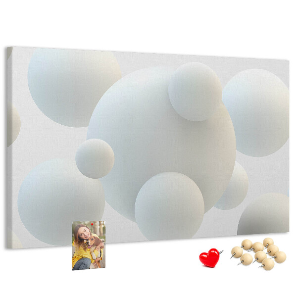 Kurk prikbord met witte ballen op een lichte achtergrond