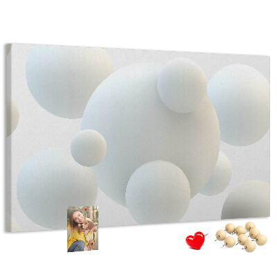 Kurk prikbord met witte ballen op een lichte achtergrond