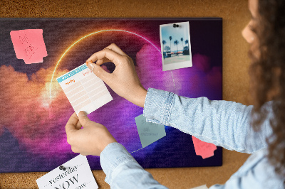 Prikbord met kleurrijke wolken en een neonkleurige cirkel