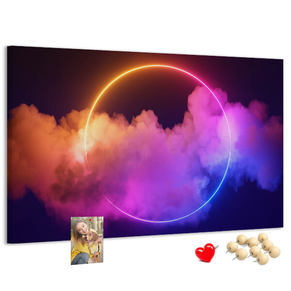 Prikbord met kleurrijke wolken en een neonkleurige cirkel