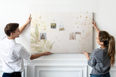 Kurkbord fijne bloemen op een pastelkleurige achtergrond