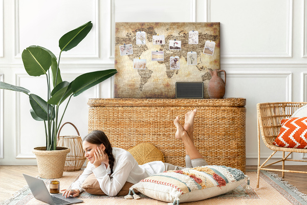 Kurk prikbord met een afbeelding van een oude wereldkaart op canvas