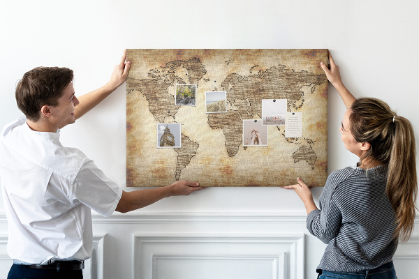 Kurk prikbord met een afbeelding van een oude wereldkaart op canvas