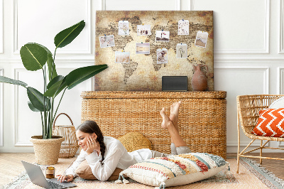 Kurk prikbord met een afbeelding van een oude wereldkaart op canvas