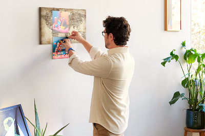 Kurk prikbord met een afbeelding van een oude wereldkaart op canvas