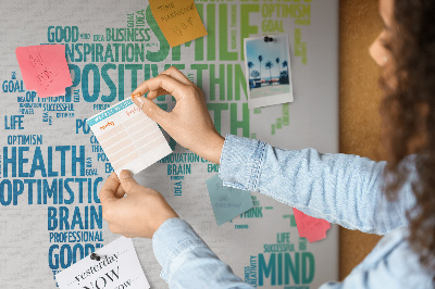 Prikbord met trefwoorden over positief denken