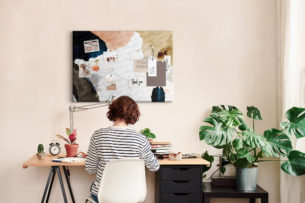 Kurkbord met abstracte stippen in gedempte kleuren