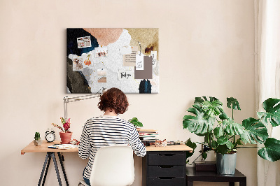 Kurkbord met abstracte stippen in gedempte kleuren