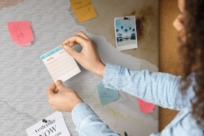 Kurkbord met abstracte stippen in gedempte kleuren