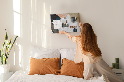 Kurkbord met abstracte stippen in gedempte kleuren