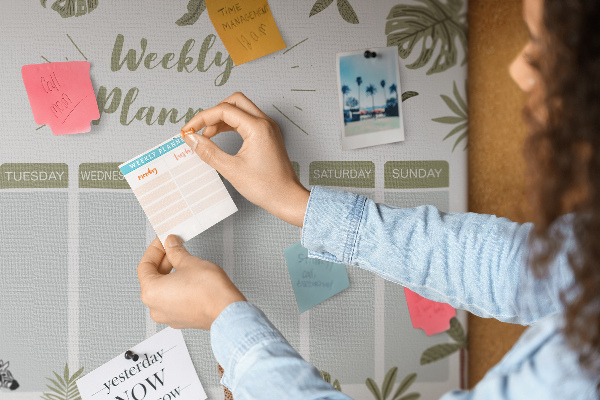 Prikbord weekplanner met plantenpatroon
