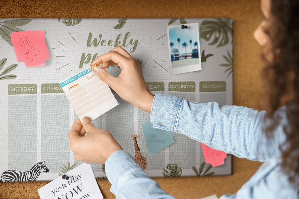 Prikbord weekplanner met plantenpatroon