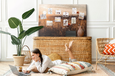 Kurkbord met een gouden klaprozenveld bij zonsondergang