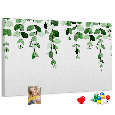 Prikbord met een print van groene bladeren in een verfijnde aquareltechniek