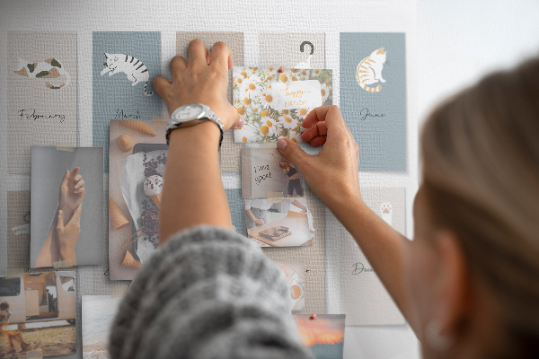Kalender met illustraties van huisdieren prikbord met schattige dierenafbeeldingen