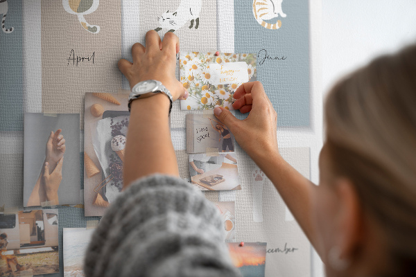 Kalender met illustraties van huisdieren prikbord met schattige dierenafbeeldingen