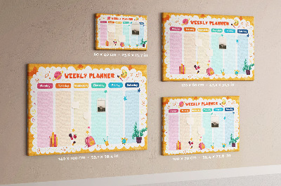 Kurkbord met een kleurrijke weekplanner en schoolthema's