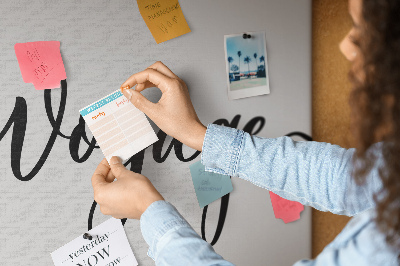 Kurken prikbord met een elegante inscriptie voor reizigers