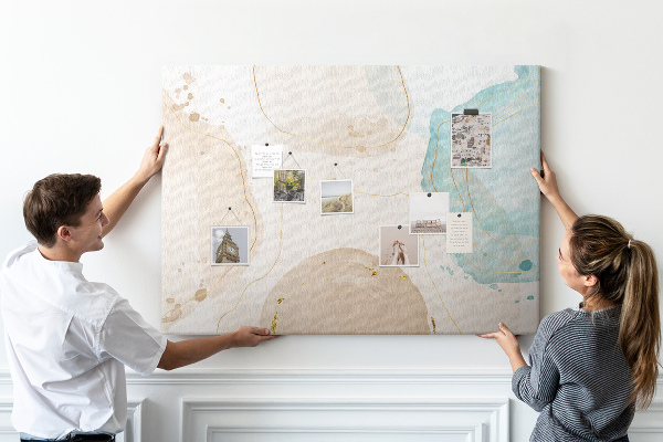 Kurkbord met abstract landschap in pasteltinten