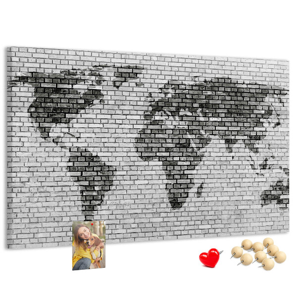 Wereldkaart op een bakstenen muur prikbord