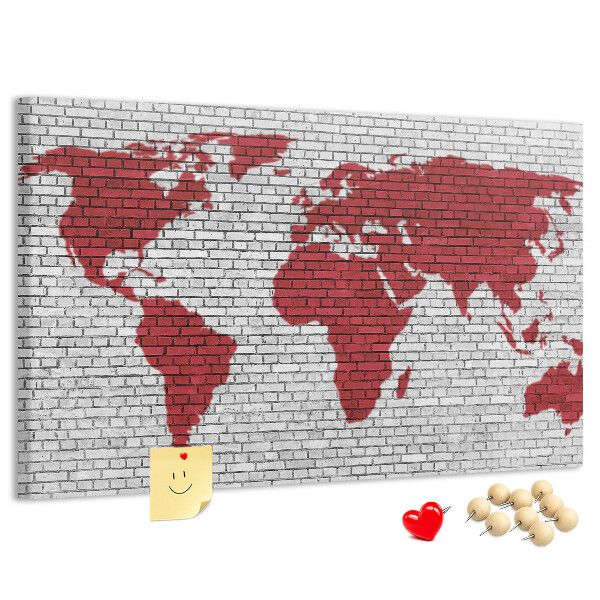 Kurkbord met afbeelding van de wereld op een bakstenen muur