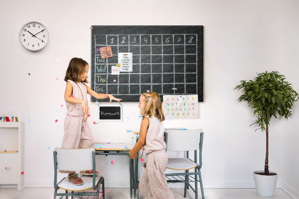 Prikbord met gekleurde blokken