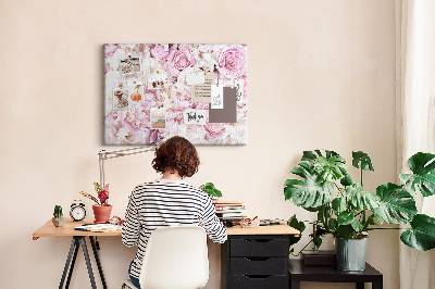 Prikbord met bloemenpatroon in verschillende tinten roze