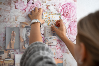 Prikbord met bloemenpatroon in verschillende tinten roze