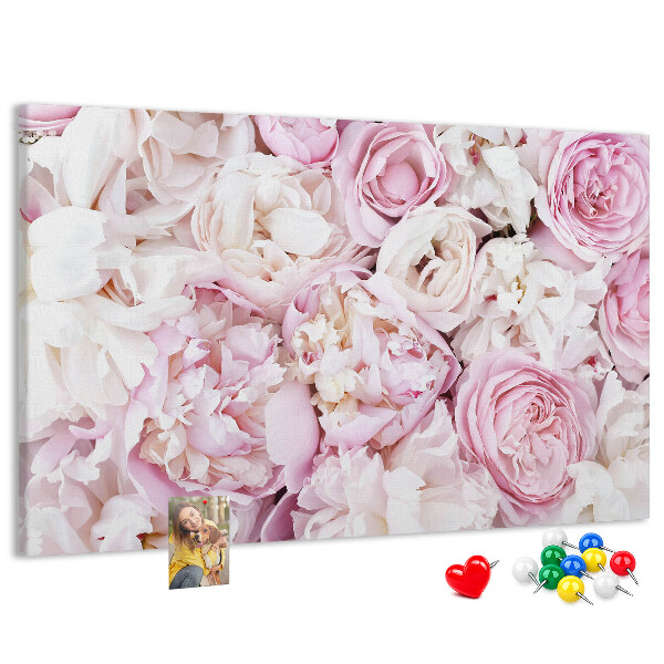 Prikbord met bloemenpatroon in verschillende tinten roze